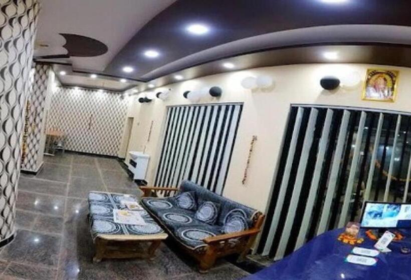 Отель Oyo Shri Veni Madhav