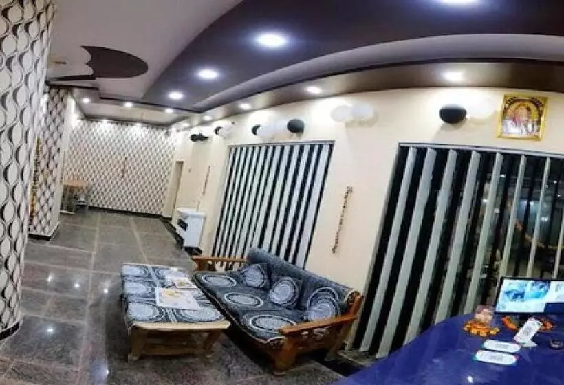 Hotelli Oyo Shri Veni Madhav