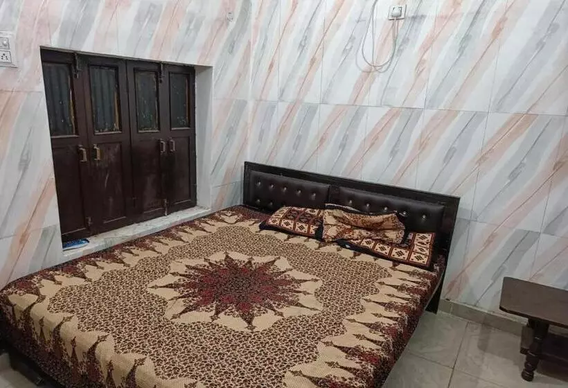 Hotelli Oyo Shri Veni Madhav