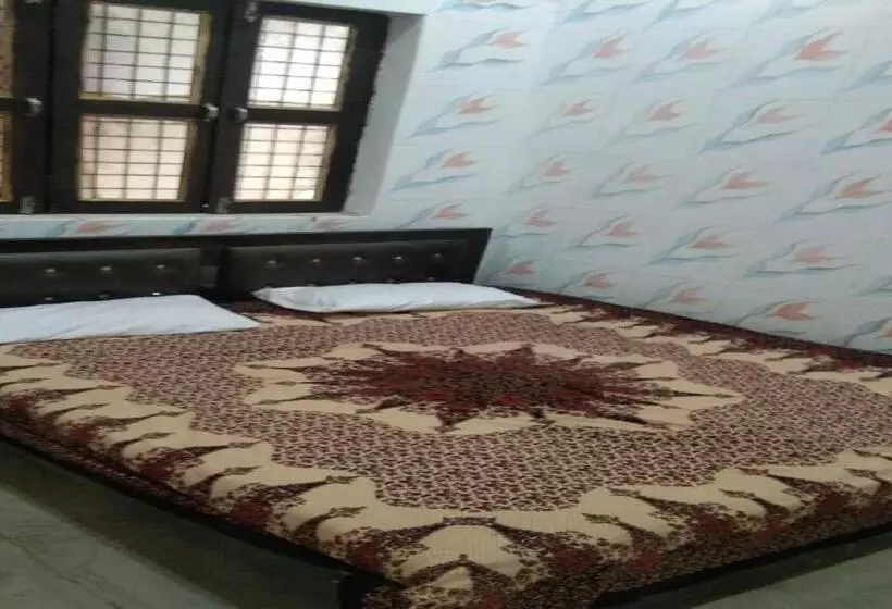 Hotelli Oyo Shri Veni Madhav