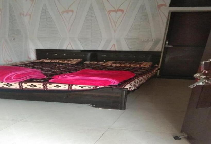 Отель Oyo Shri Veni Madhav