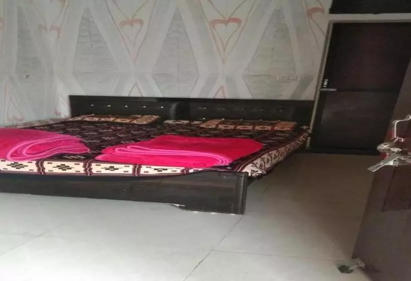 Hotelli Oyo Shri Veni Madhav