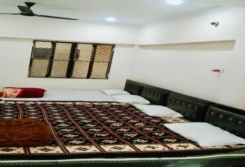 Hotelli Oyo Shri Veni Madhav