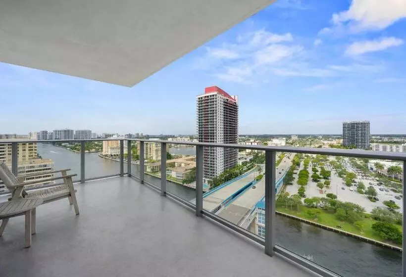 Hyde Beach House Waterway
