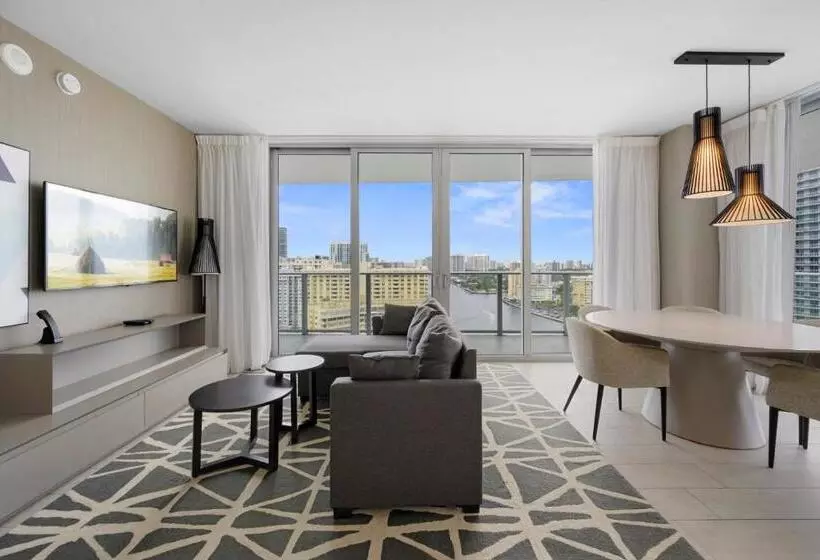 Hyde Beach House Waterway
