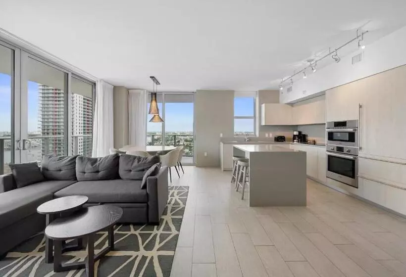 Hyde Beach House Waterway