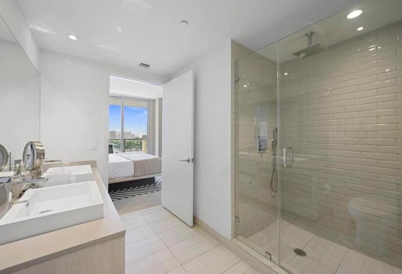 Hyde Beach House Waterway