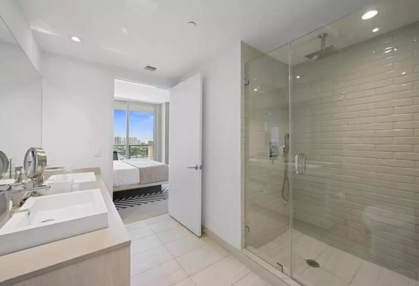 Hyde Beach House Waterway