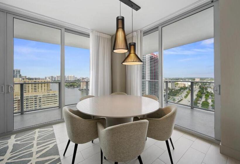 Hyde Beach House Waterway