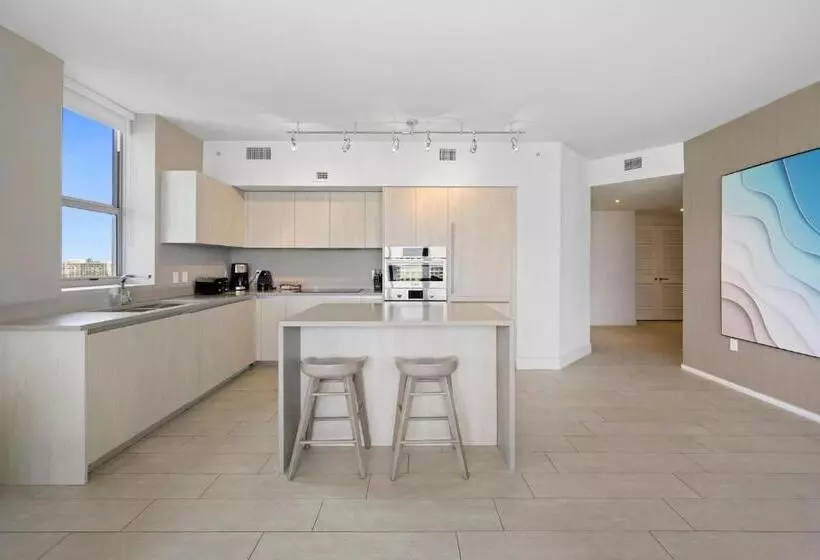Hyde Beach House Waterway