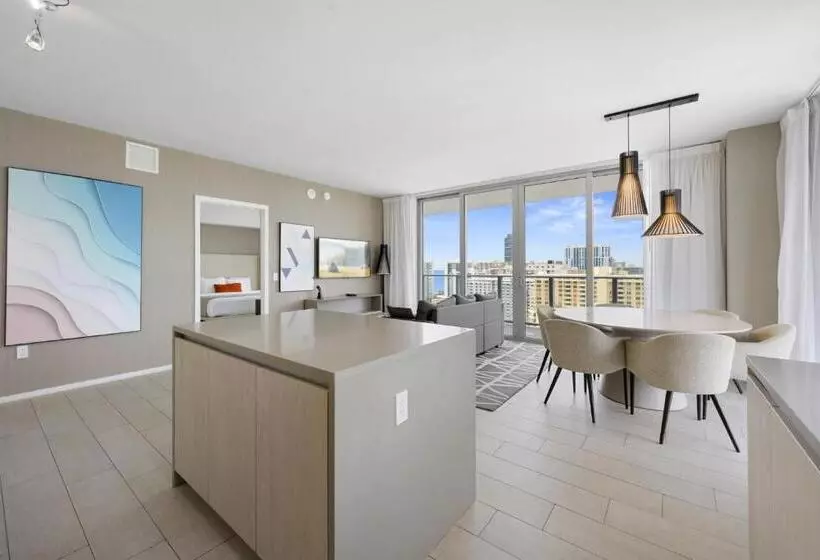 Hyde Beach House Waterway