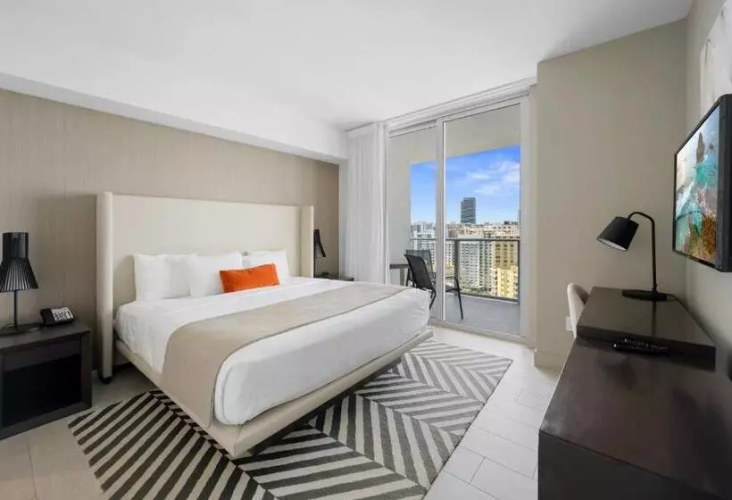 Hyde Beach House Waterway