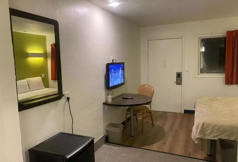 Motel 9