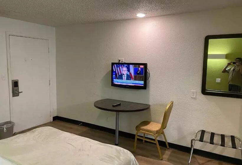 Motel 9