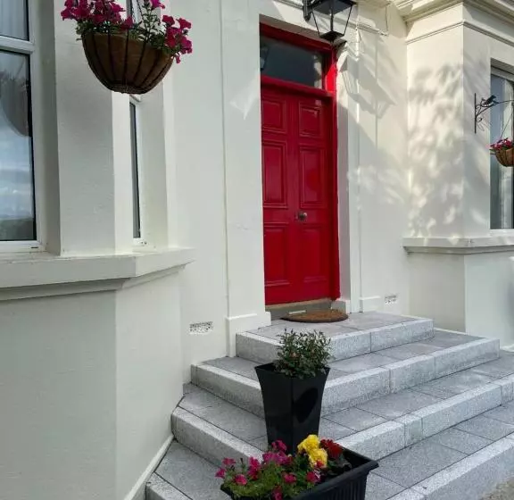 Majatalo Brackfield House