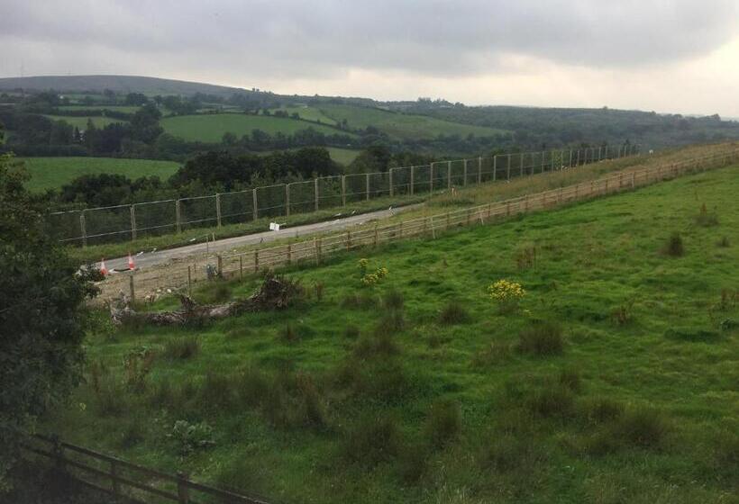 ペンション Brackfield House