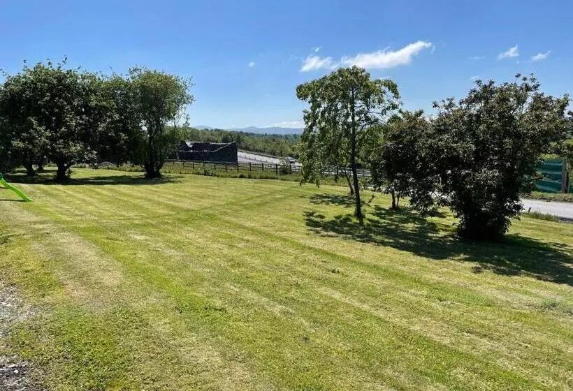 Majatalo Brackfield House