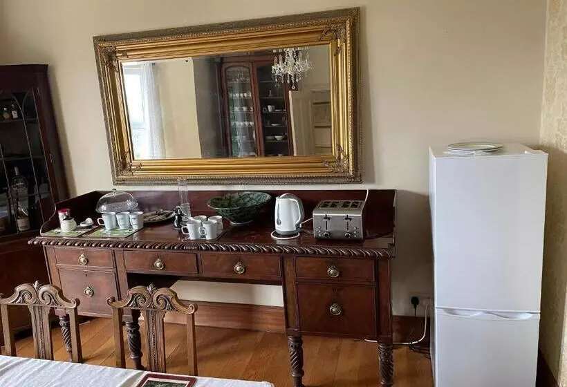 Majatalo Brackfield House