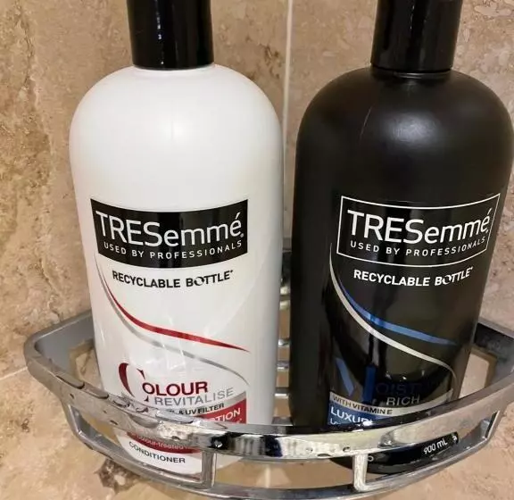 Majatalo Brackfield House