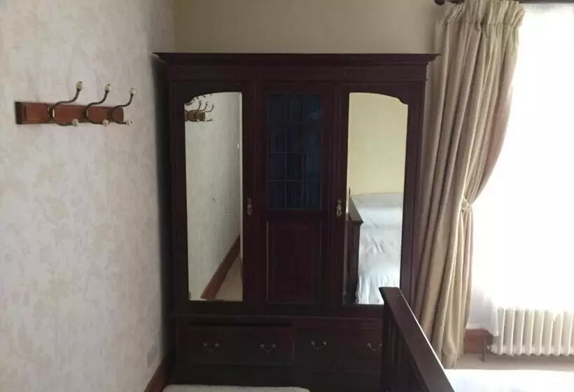 Majatalo Brackfield House