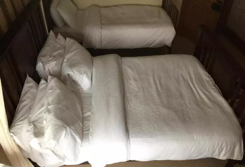 Majatalo Brackfield House