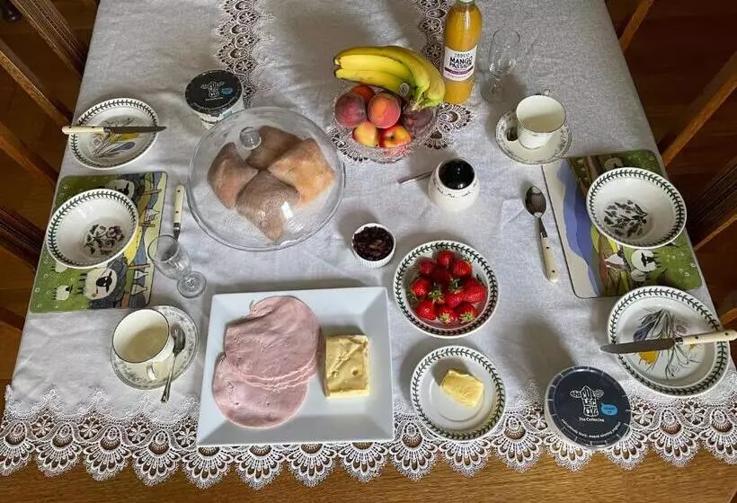 Majatalo Brackfield House