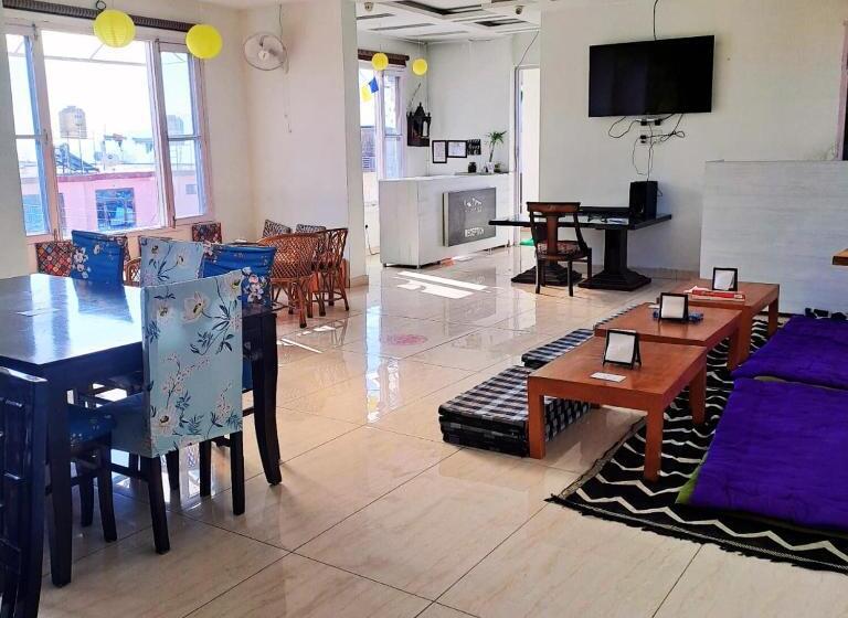 פנסיון Gliders Inn By Barefoot Inc