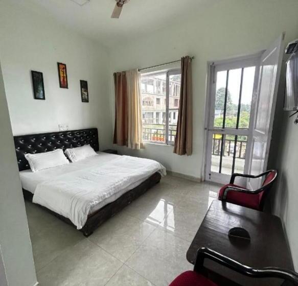 פנסיון Gliders Inn By Barefoot Inc