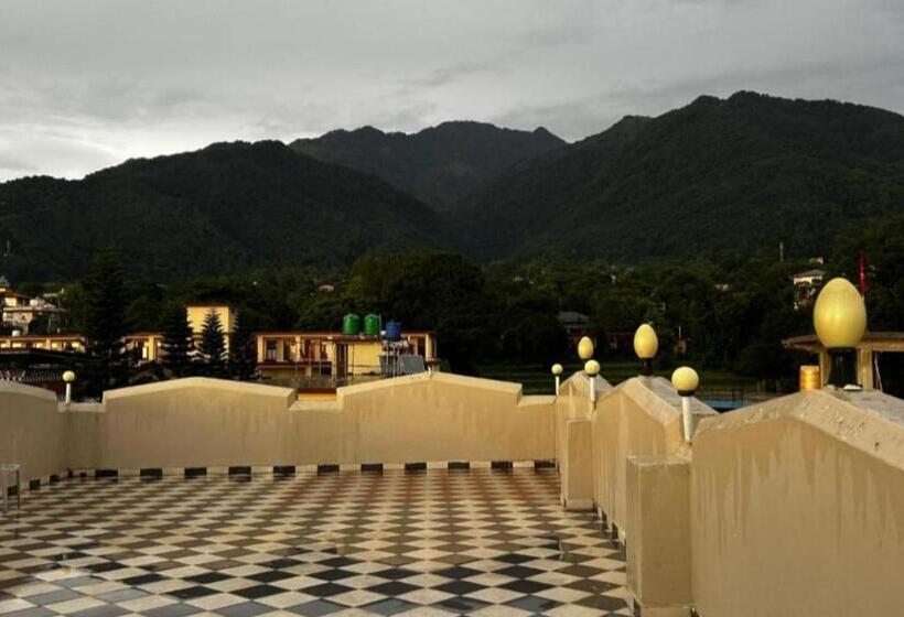 פנסיון Gliders Inn By Barefoot Inc