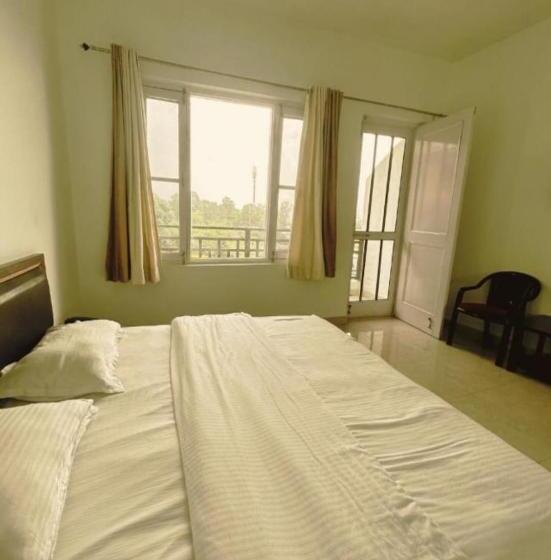 פנסיון Gliders Inn By Barefoot Inc