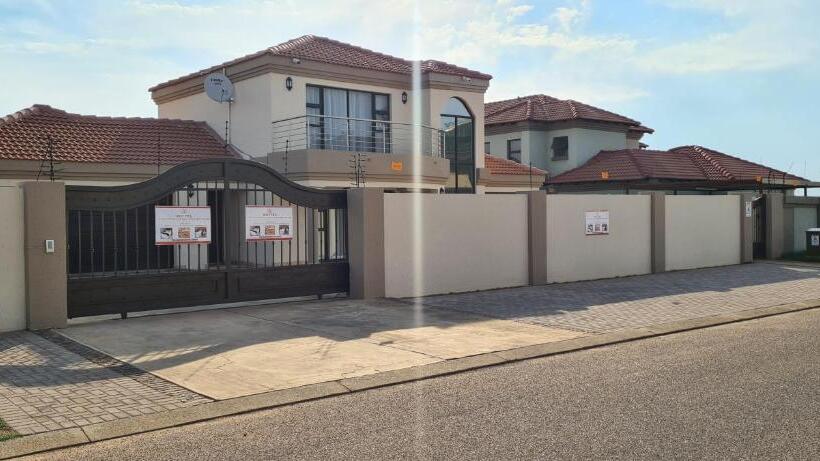 Pension (Hôtel basse catégorie) Moy Invest Holdings Bohlale