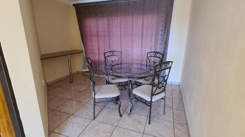 Pension (Hôtel basse catégorie) Moy Invest Holdings Bohlale