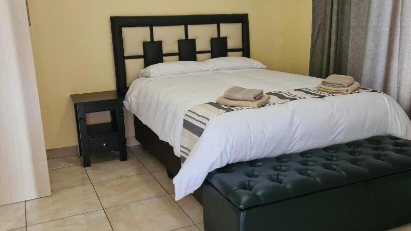 Pension (Hôtel basse catégorie) Moy Invest Holdings Bohlale