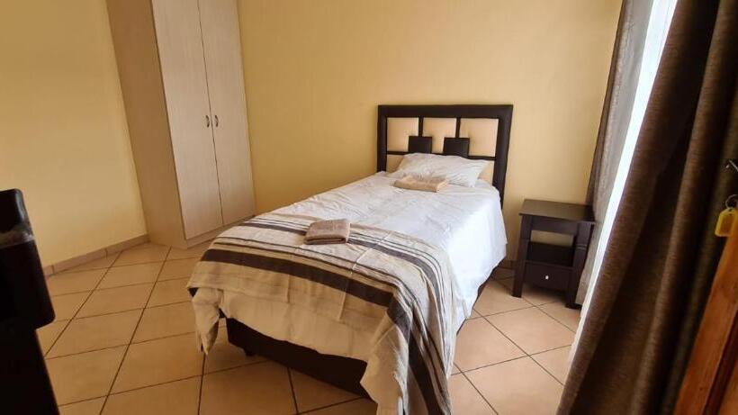 Pension (Hôtel basse catégorie) Moy Invest Holdings Bohlale