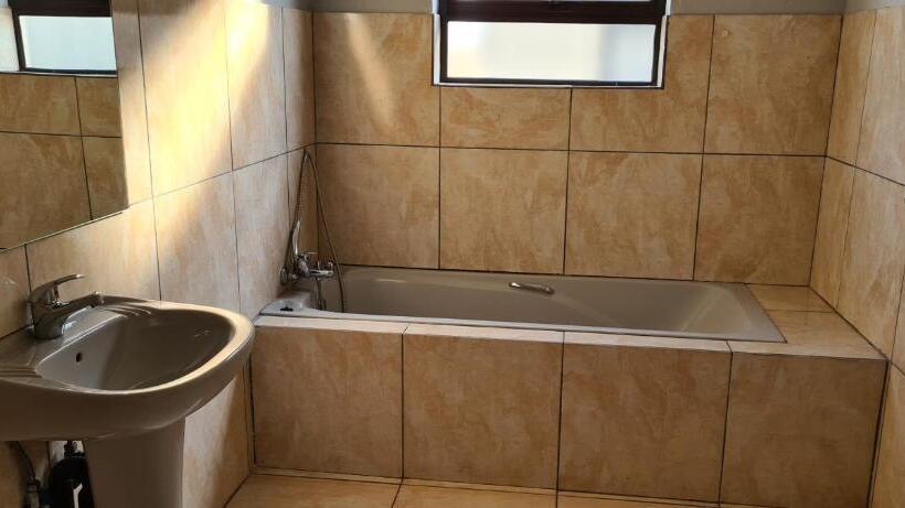 Pension (Hôtel basse catégorie) Moy Invest Holdings Bohlale