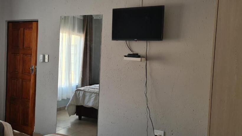 Pension (Hôtel basse catégorie) Moy Invest Holdings Bohlale