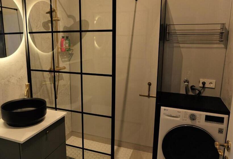 Pension (Hôtel basse catégorie) Red Roof Retreat