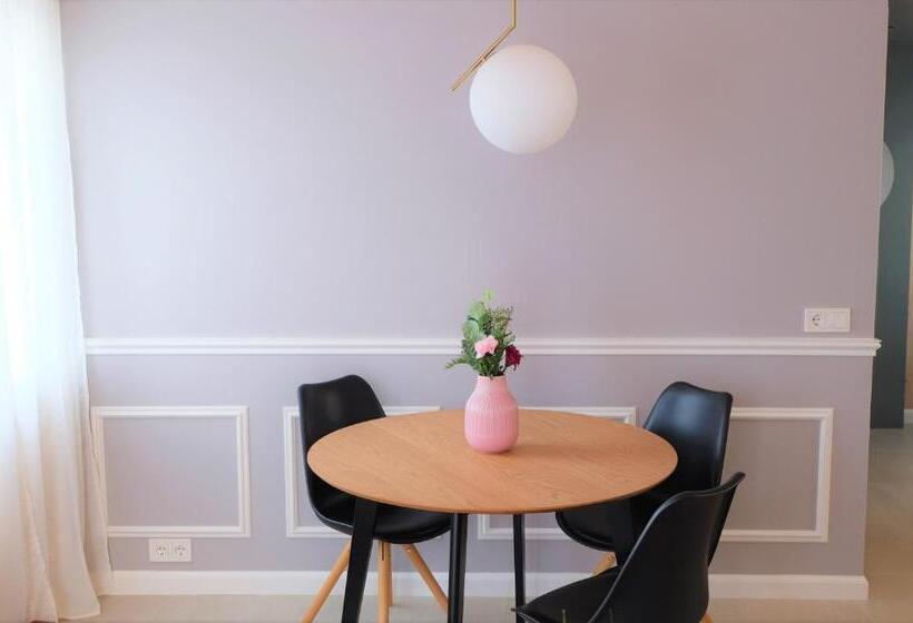 Pension (Hôtel basse catégorie) Red Roof Retreat