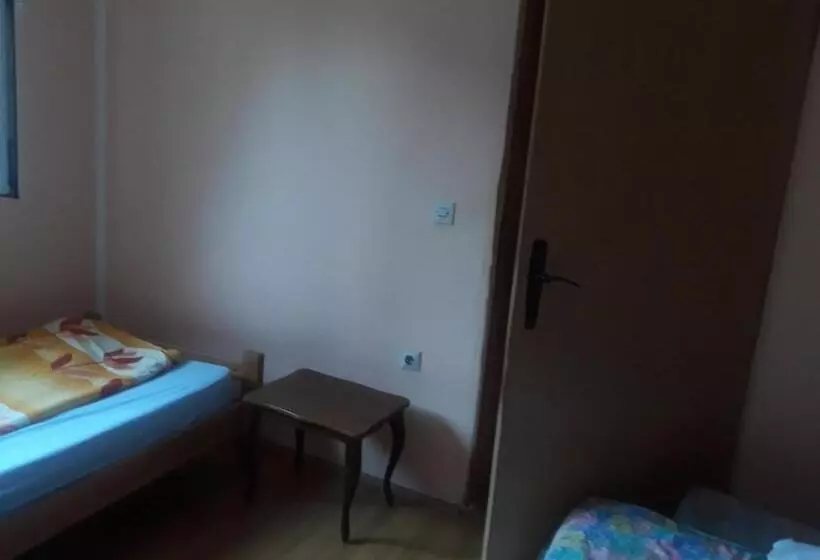 تختخواب و صبحانه Guesthouse Stanojevic