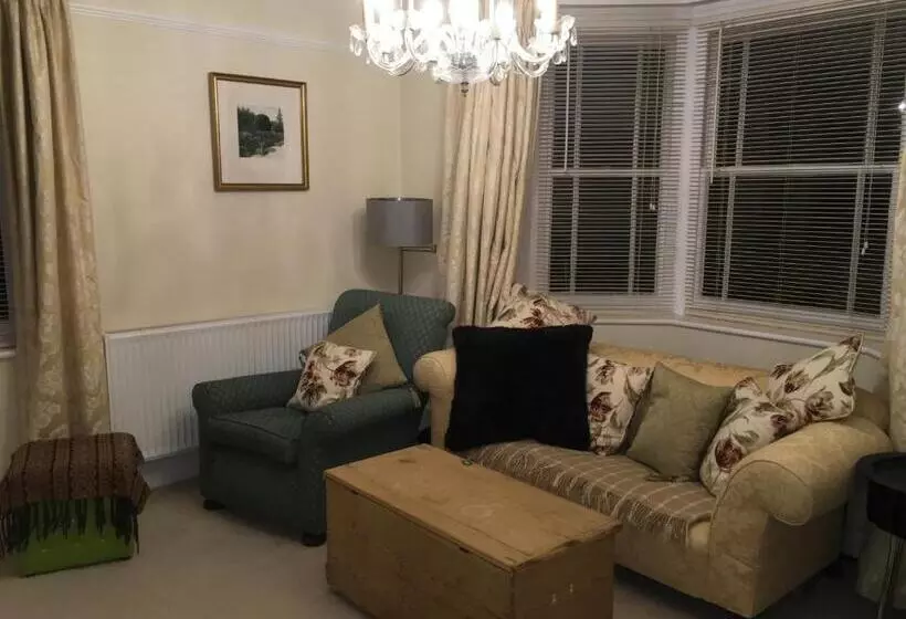 ベッドアンドブレックファースト Tranquil, Luxurious Double Bedroom, En Suite, Cosy Private Lounge, Woodburner & Your Own Front Door