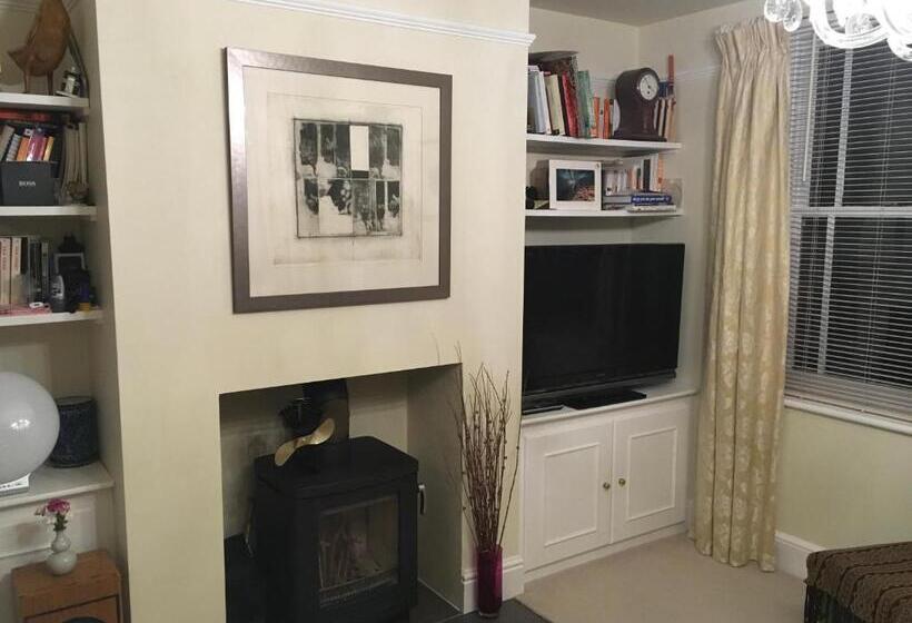 צימר Tranquil, Luxurious Double Bedroom, En Suite, Cosy Private Lounge, Woodburner & Your Own Front Door