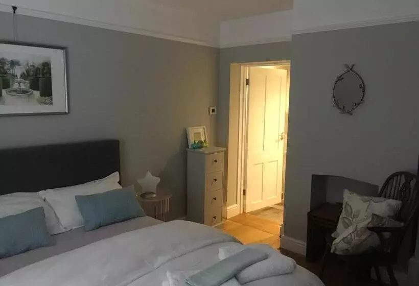 ベッドアンドブレックファースト Tranquil, Luxurious Double Bedroom, En Suite, Cosy Private Lounge, Woodburner & Your Own Front Door