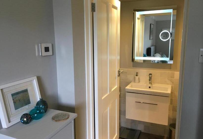 צימר Tranquil, Luxurious Double Bedroom, En Suite, Cosy Private Lounge, Woodburner & Your Own Front Door