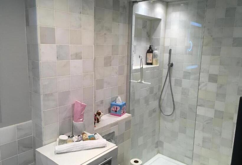 צימר Tranquil, Luxurious Double Bedroom, En Suite, Cosy Private Lounge, Woodburner & Your Own Front Door