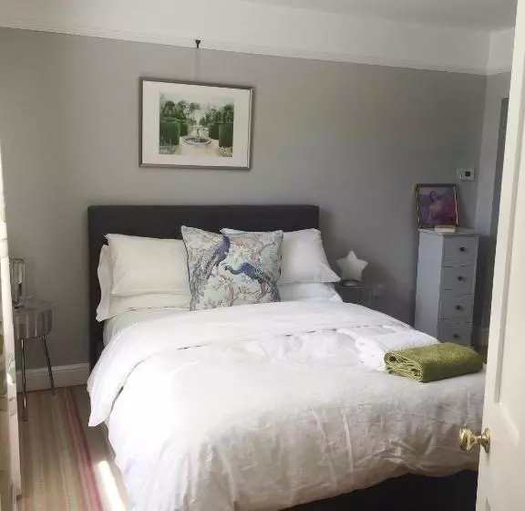ベッドアンドブレックファースト Tranquil, Luxurious Double Bedroom, En Suite, Cosy Private Lounge, Woodburner & Your Own Front Door