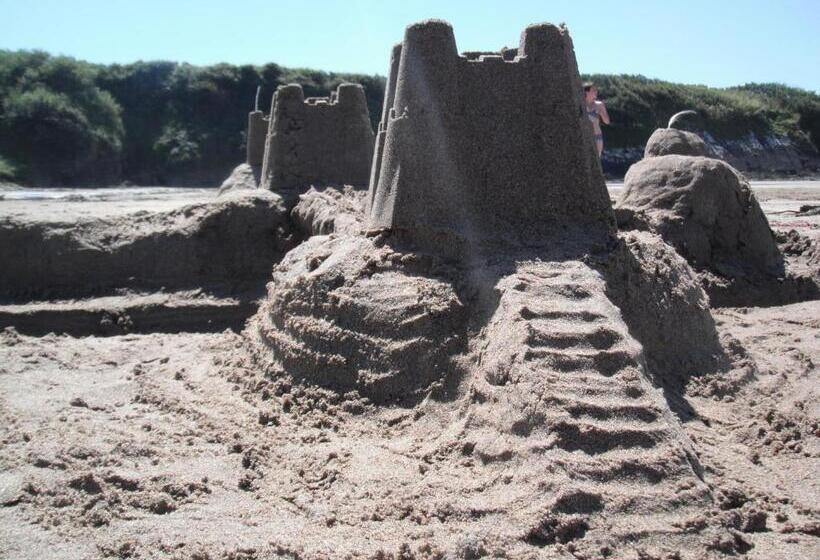 Fsc Dale Fort Hostel