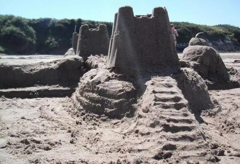 Fsc Dale Fort Hostel