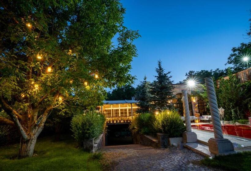 Отель Deluxe Villa With Pool