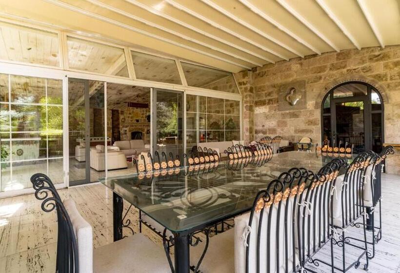 Отель Deluxe Villa With Pool