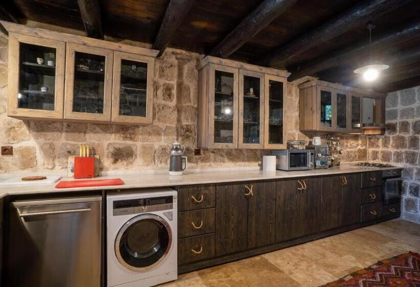 Отель Deluxe Villa With Pool